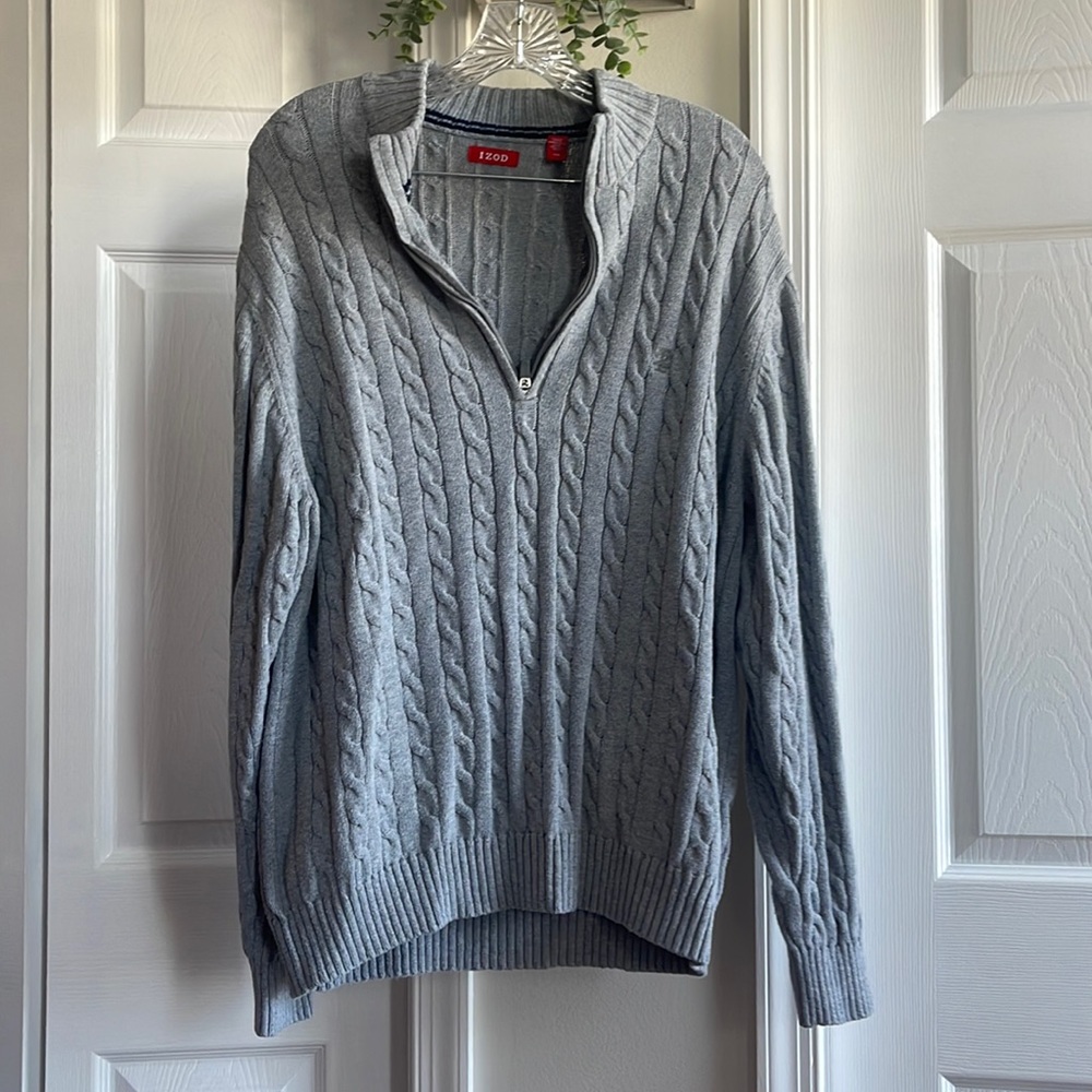 Men’s pullover sweater with zipper